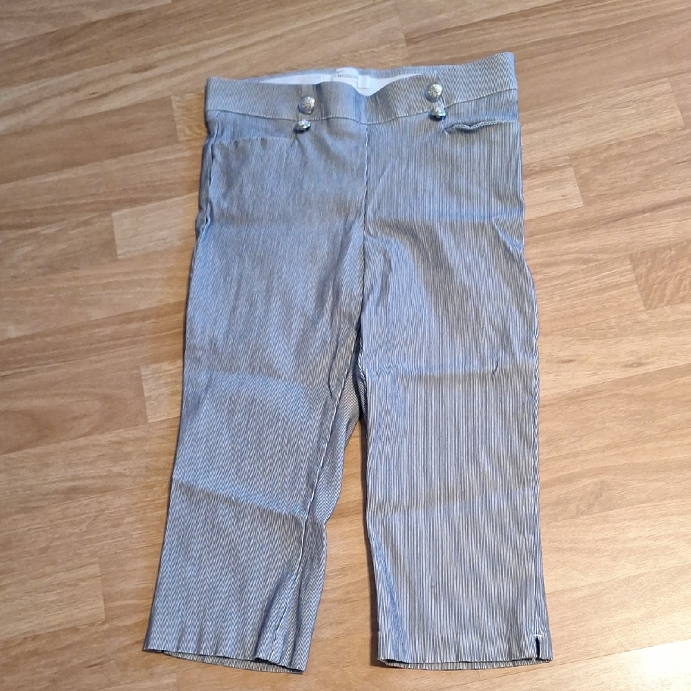 Madison  Striped Gray Bottoms Capri Small